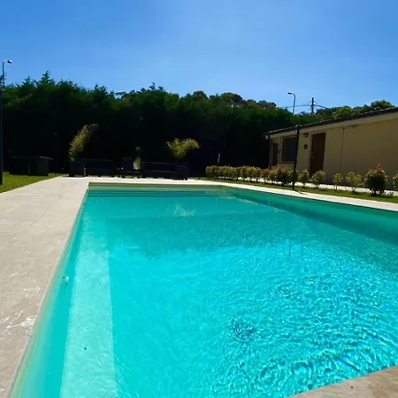 San Michele Apartments&rooms מלון דירות