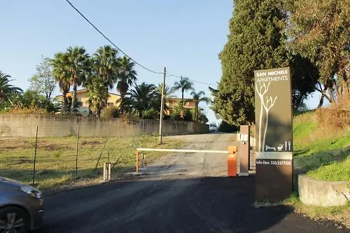 San Michele Apartments&rooms מלון דירות 3*